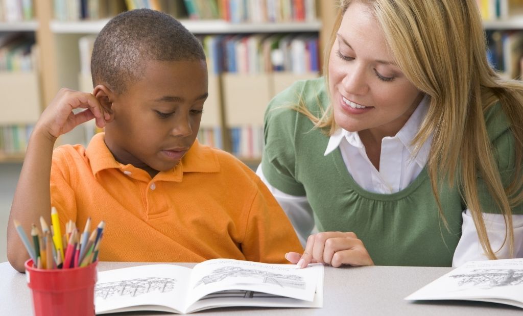 Estratégias de leitura: como desenvolver o hábito e a compreensão textual na escola